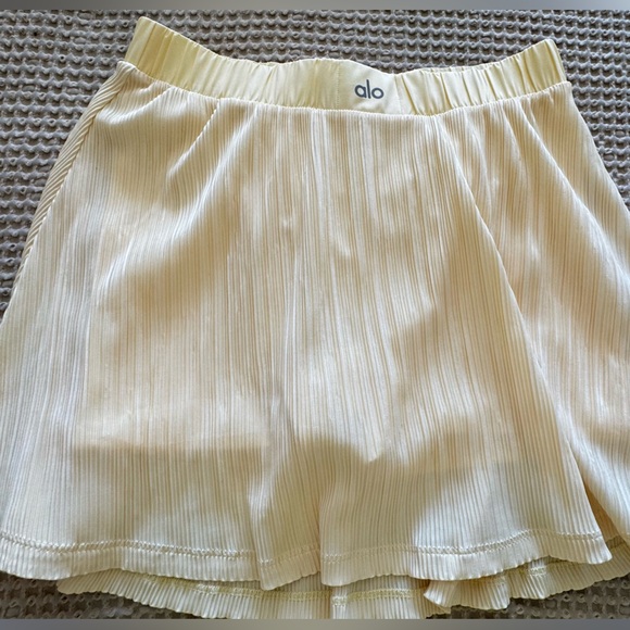 ALO Yoga Pants - Alo Micro Plisse Tennis Skirt Limited Edition Lemon Ice Color sz S